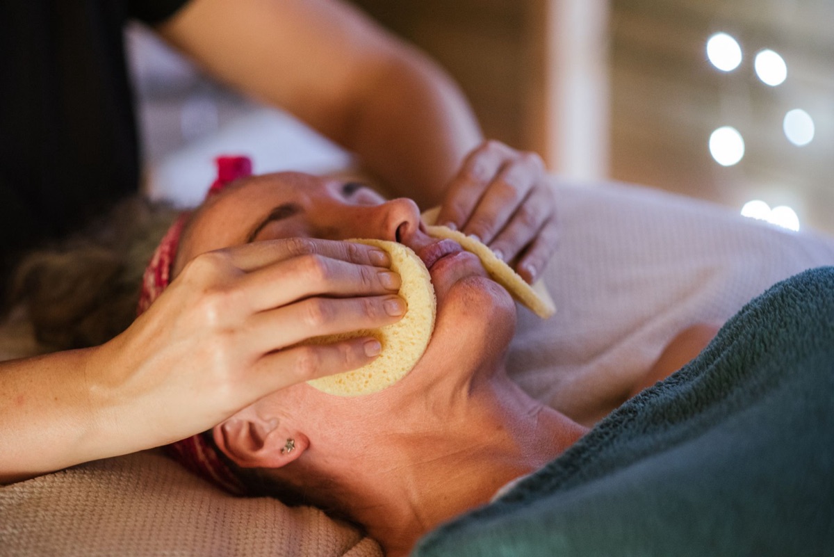 Atlantis resort spa treatment with tropical setting