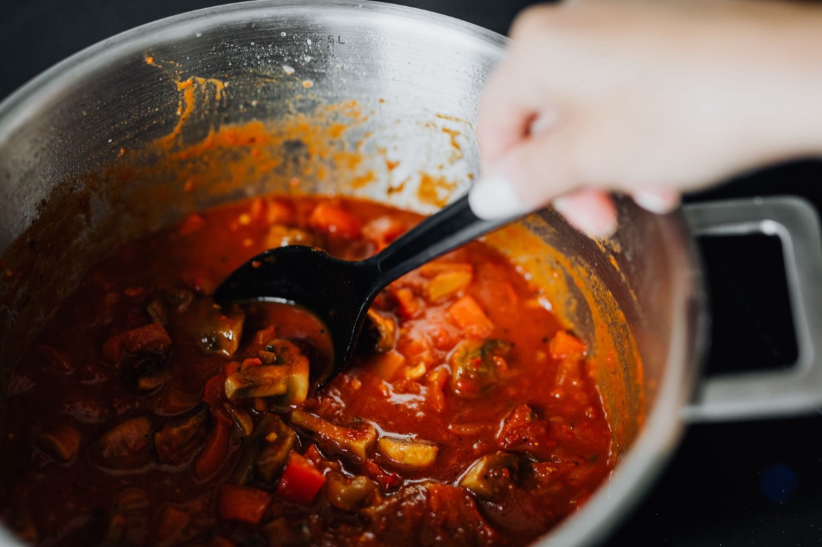 Bahamian conch stew cooking