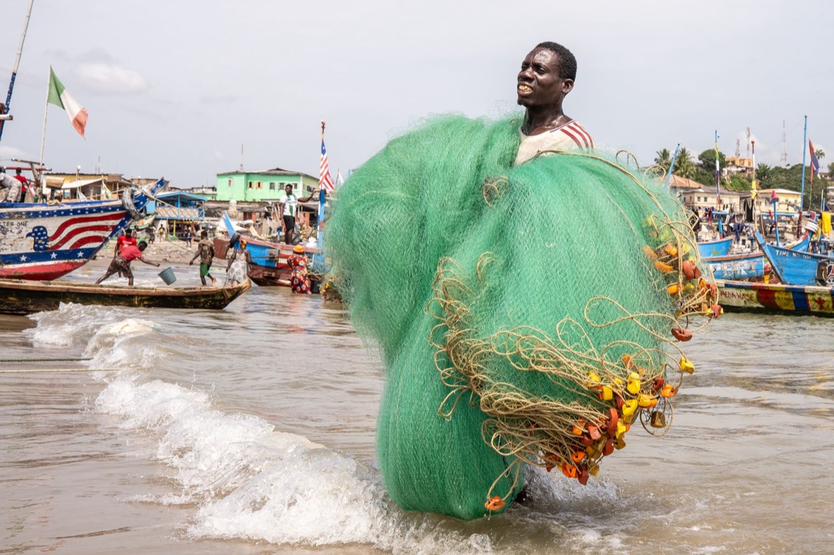 bahamian fisherman with net