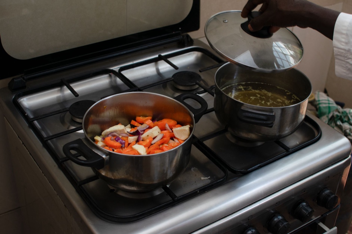 bahamian cooking pot with ingredients