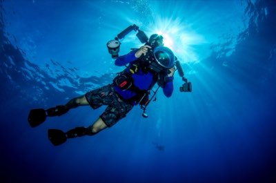 Blue Hole Bahamas: 75 metri di avventura sotto il tuo sguardo