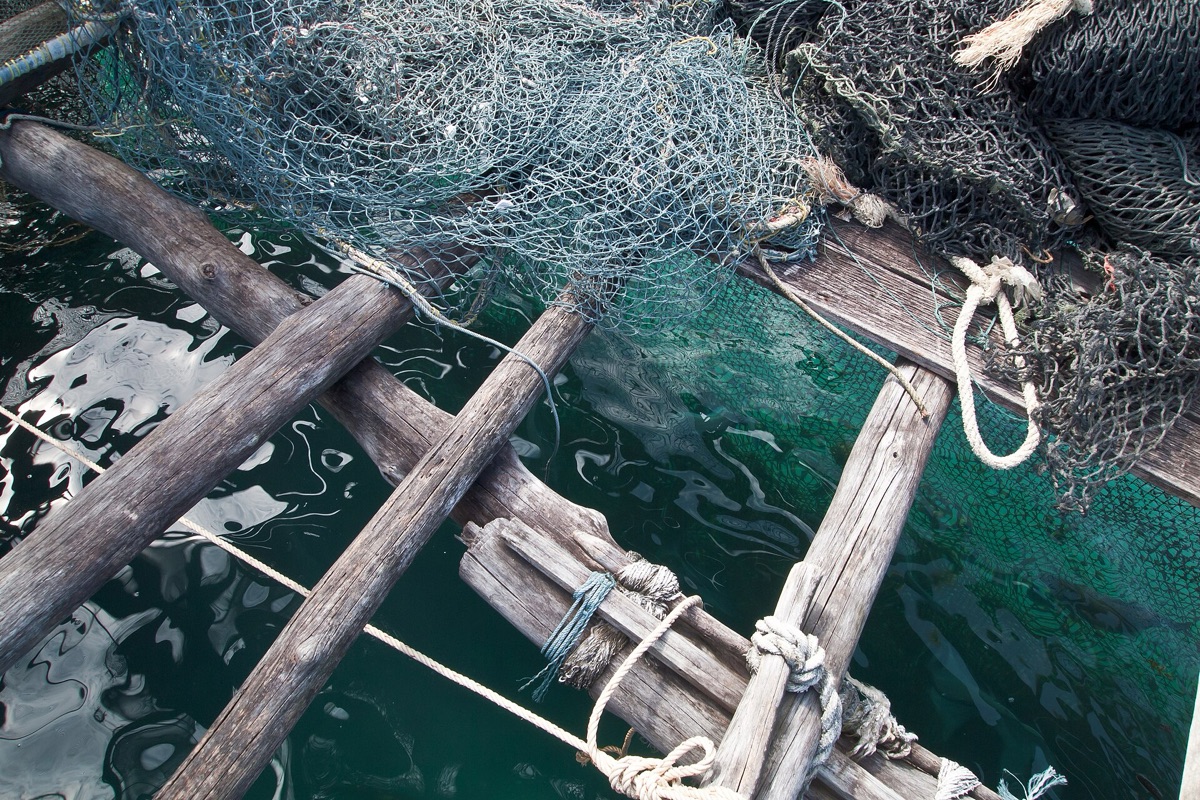Barque de pêche avec filet
