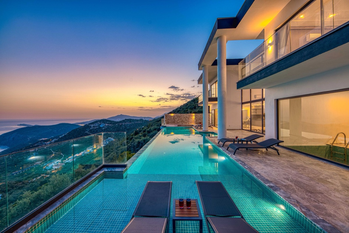 luxe villa with infinity pool overlooking ocean