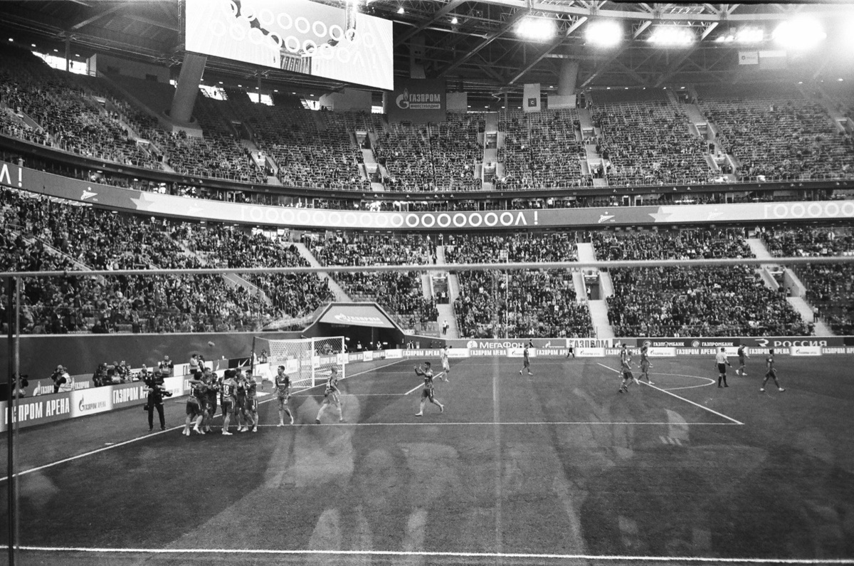 jogadores de futebol em jogo internacional