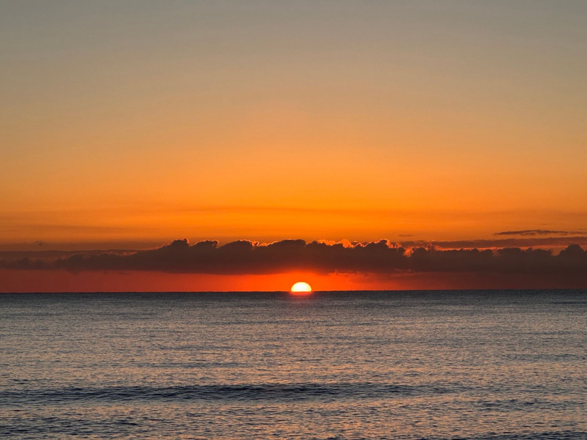 Amanecer sobre isla de Bahamas