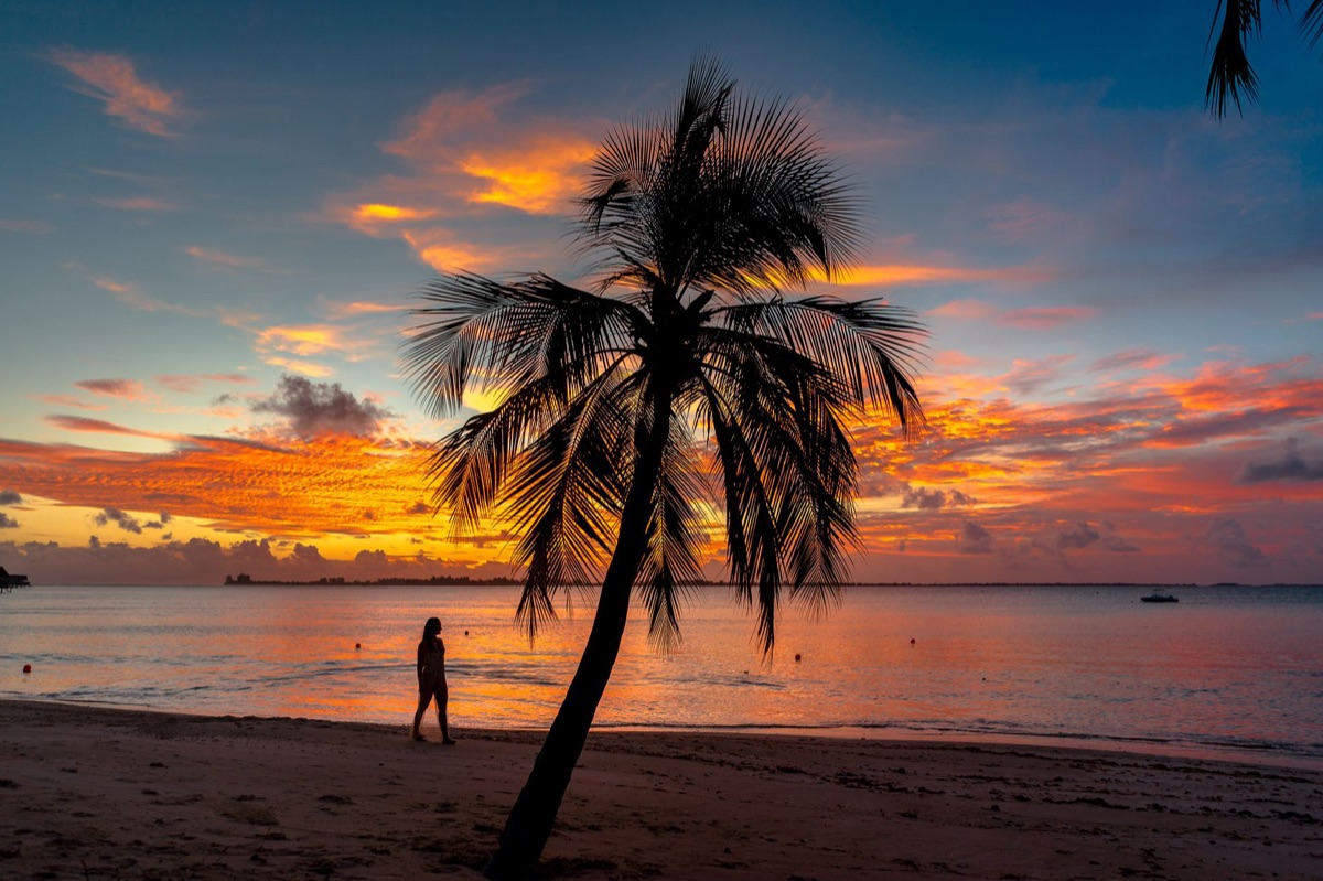 Zonsondergang op Nassau strand