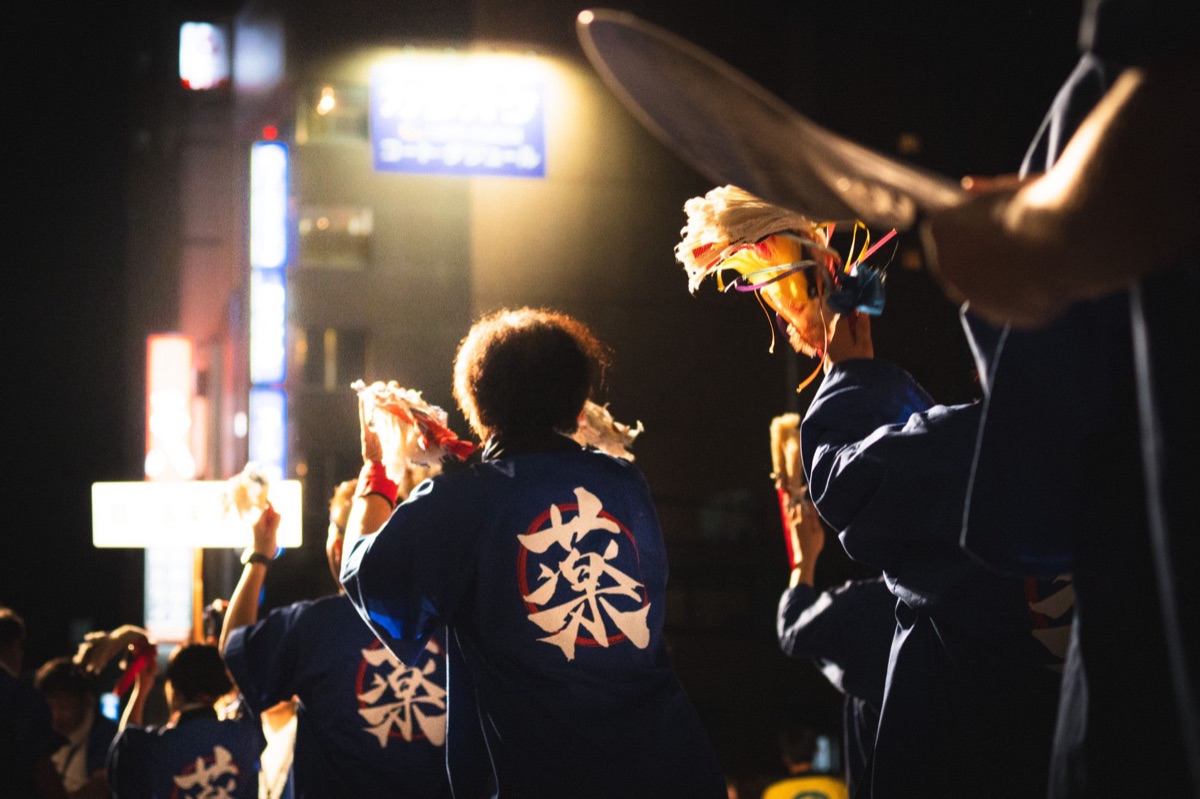 正午祭りのダンサー