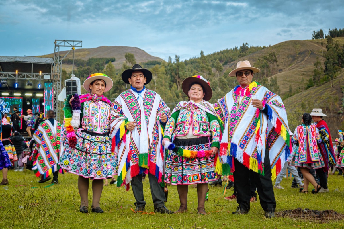 Luka'yán indigenous people in traditional clothing