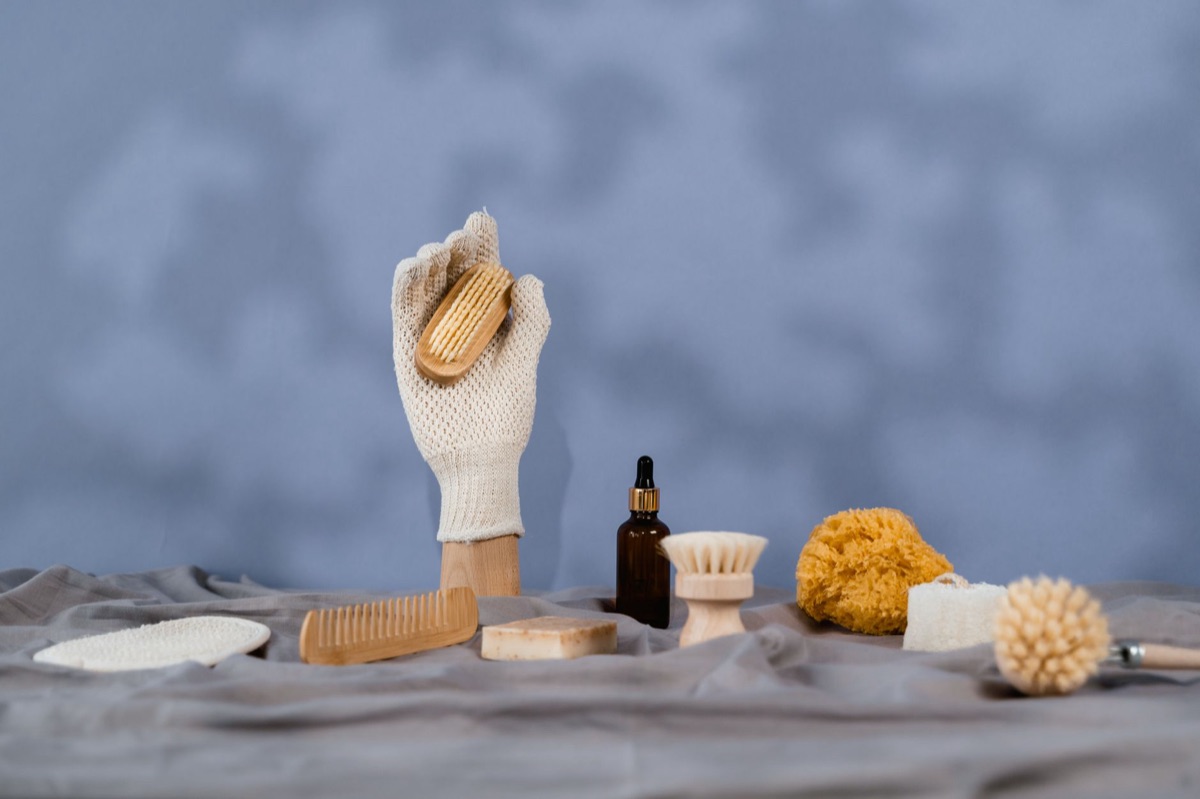Sponge harvesting tools
